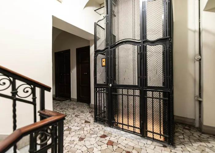 Апартаменты Dimora Colosseum Luxe - Jacuzzi & Private Patio *