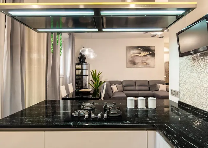 Dimora Colosseum Luxe - Jacuzzi & Private Patio